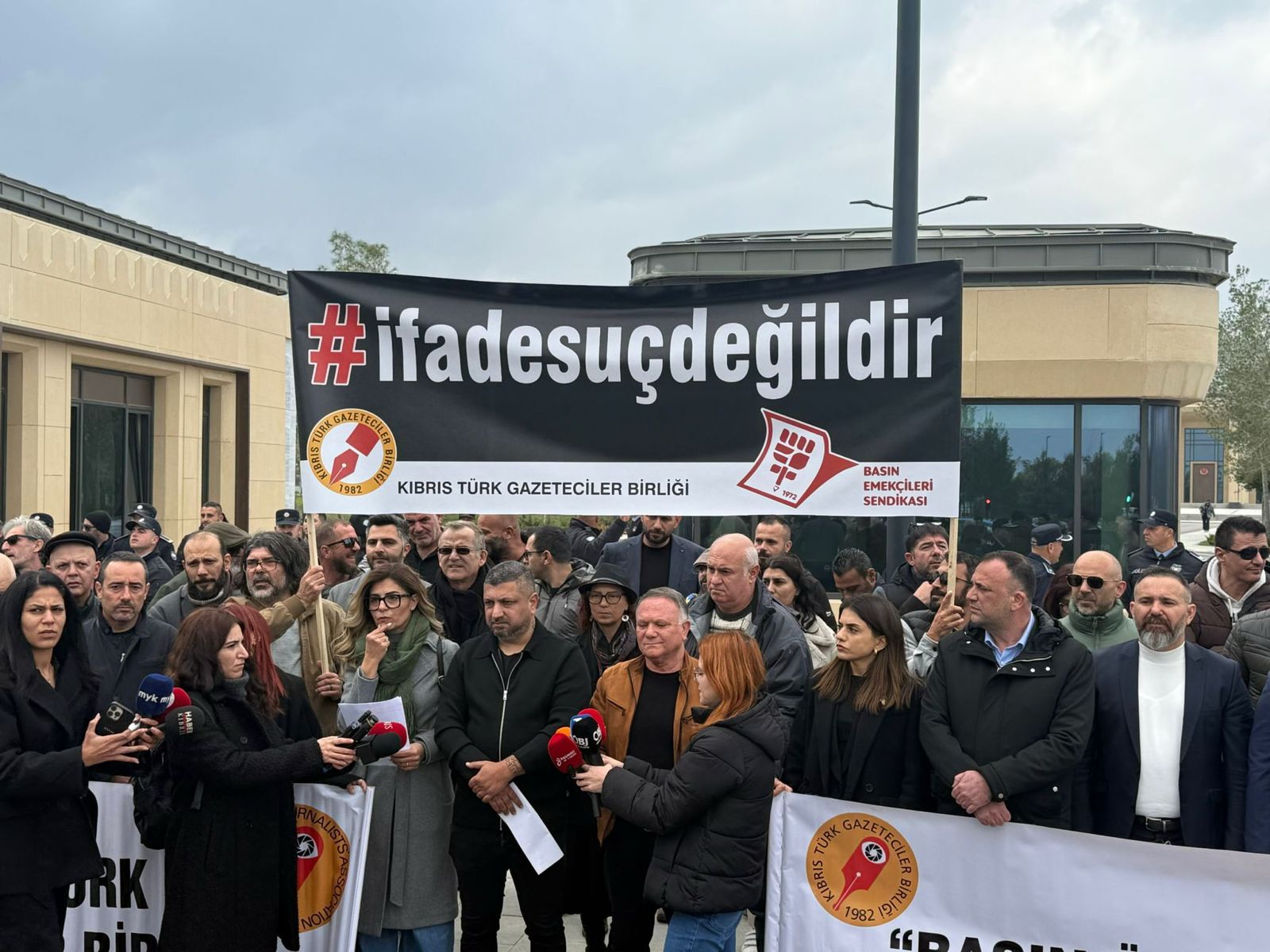 Bu yasal değişikleri tanımıyoruz ve derhal geri çekilmesini istiyoruz.